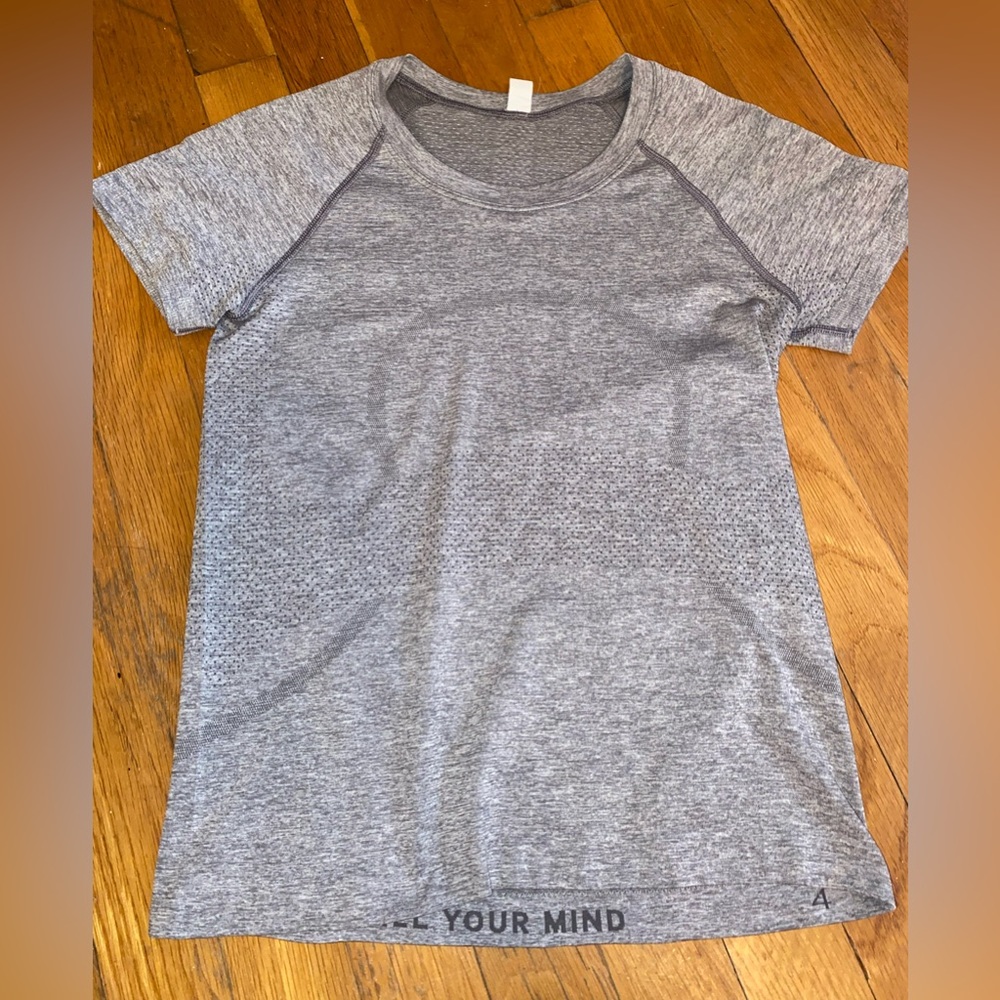 Lululemon swiftly tech short sleeve race length size 4